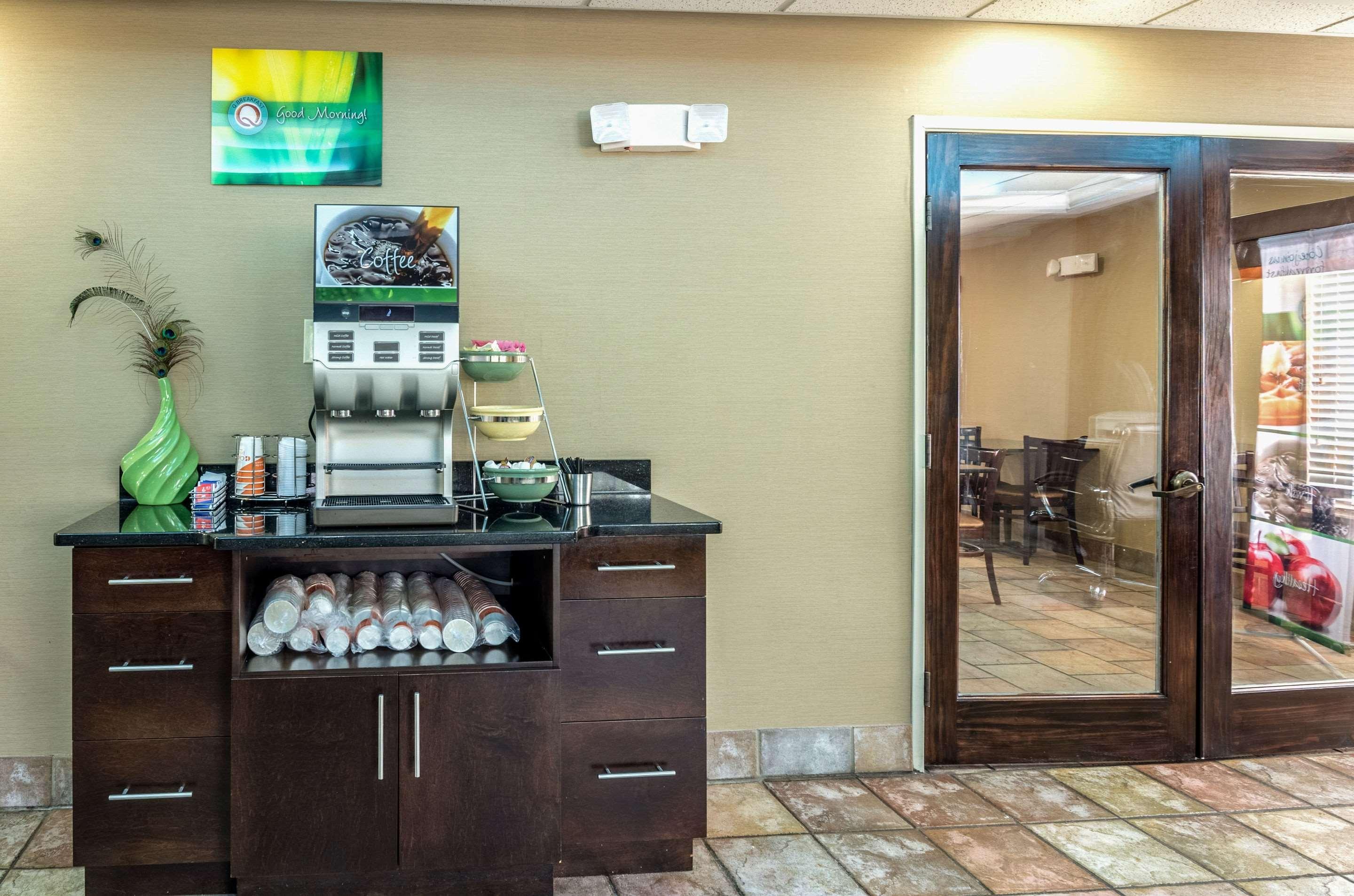 Quality Inn & Suites Уайтевилл Экстерьер фото