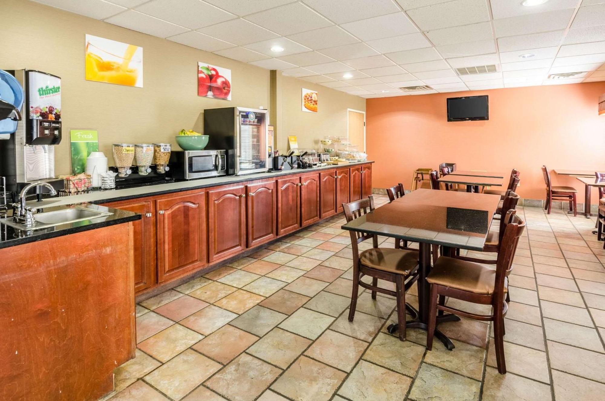 Spark By Hilton Wytheville East Main Street Экстерьер фото