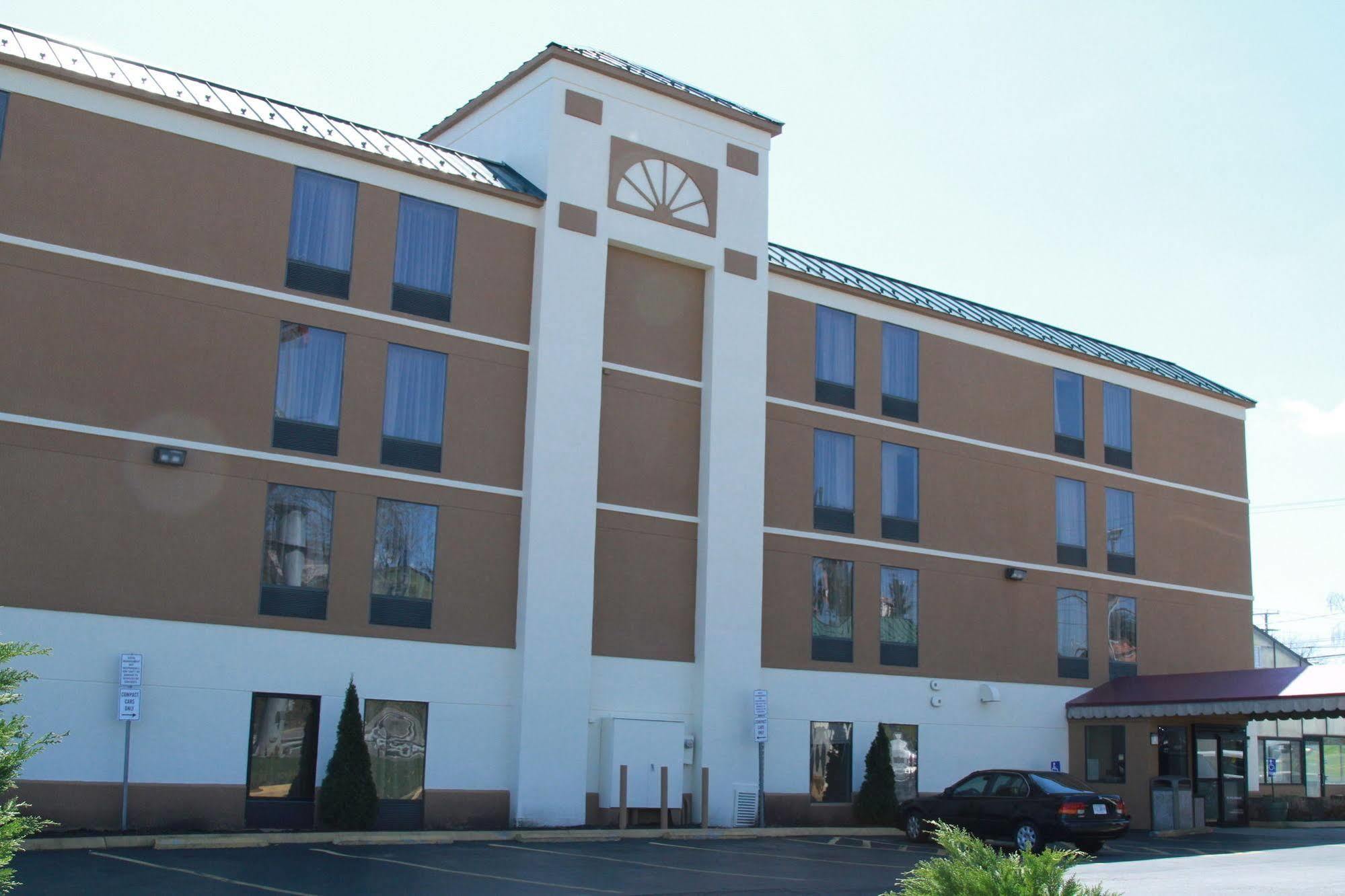 Spark By Hilton Wytheville East Main Street Экстерьер фото